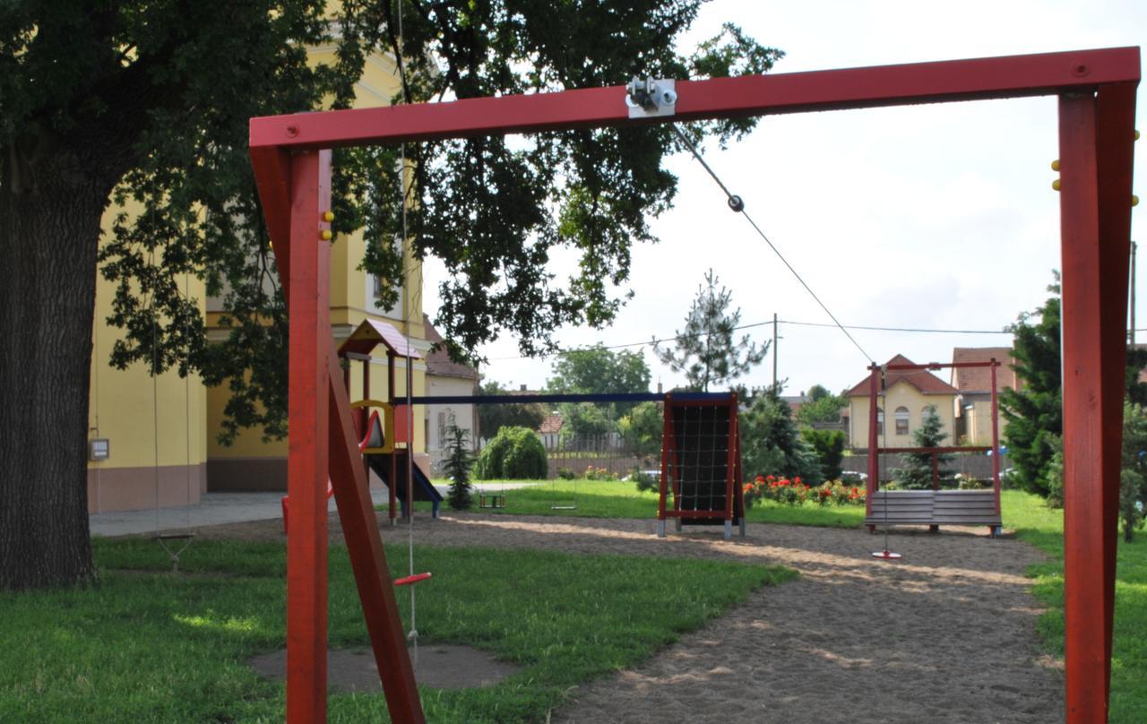 MAMRE Szálló Hajduboszormeny Esterno foto