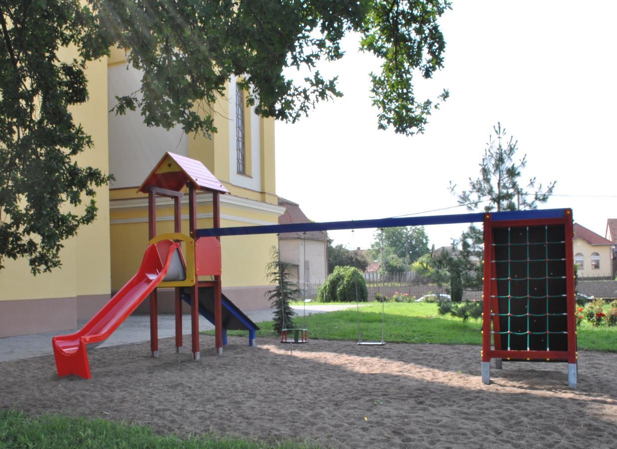 MAMRE Szálló Hajduboszormeny Esterno foto