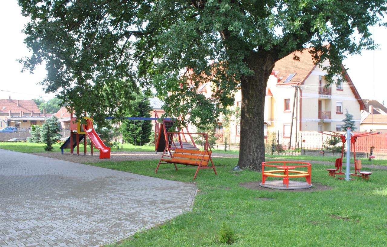 MAMRE Szálló Hajduboszormeny Esterno foto